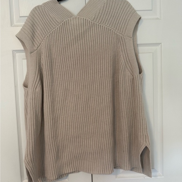 H&M Cream V-Neck Sweater - Picture 3 of 3